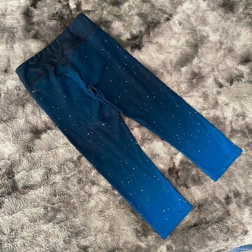 Fabletics Define Mid Rise Capri - Northern Lights - Picture 3 of 8